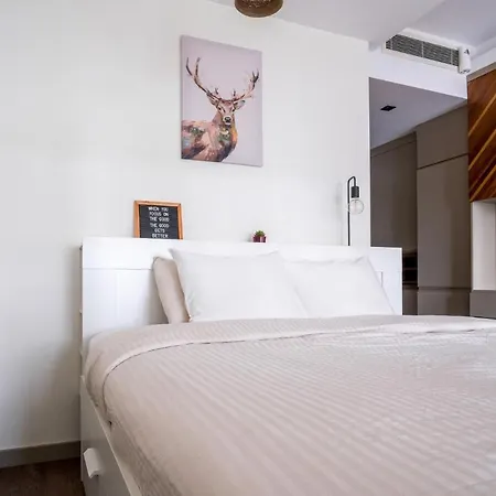 Flat W View 5 Min To Mall Of *